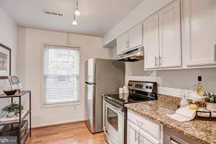 927 S Rolfe St, Arlington, VA 22204 - Photo 4
