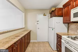 1300 Army Navy Dr, Arlington, VA 22202 - Photo 20