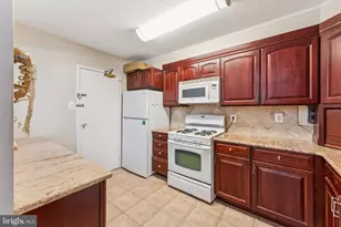 1300 Army Navy Dr, Arlington, VA 22202 - Photo 18