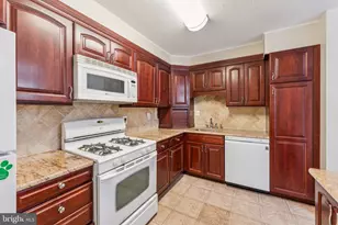 1300 Army Navy Dr, Arlington, VA 22202 - Photo 16