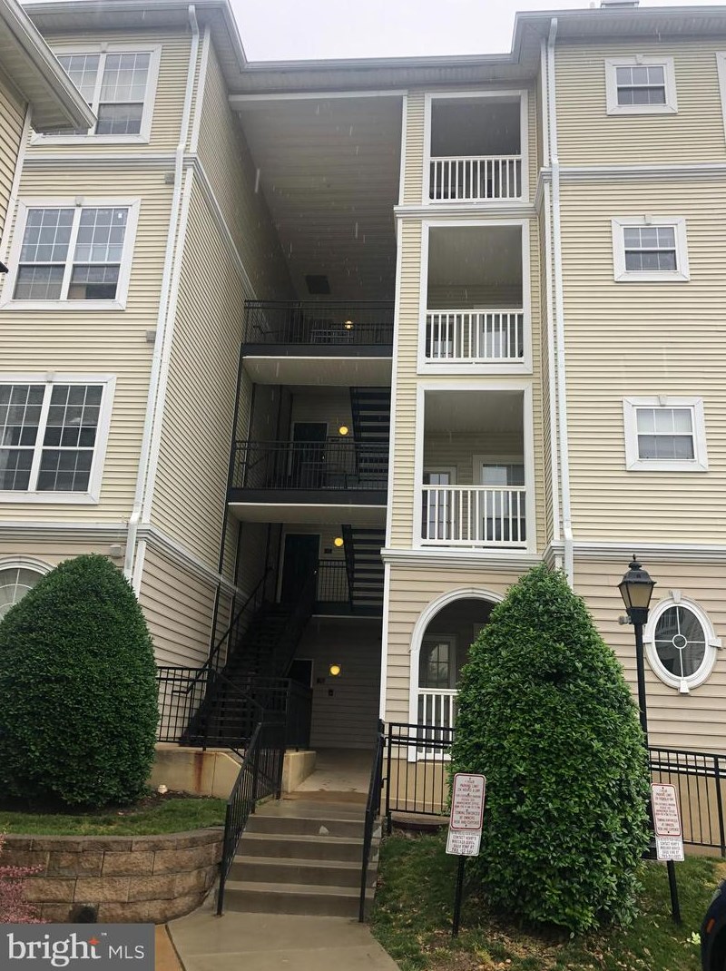 4560 Strutfield Ln #1410, Alexandria, VA 22311
