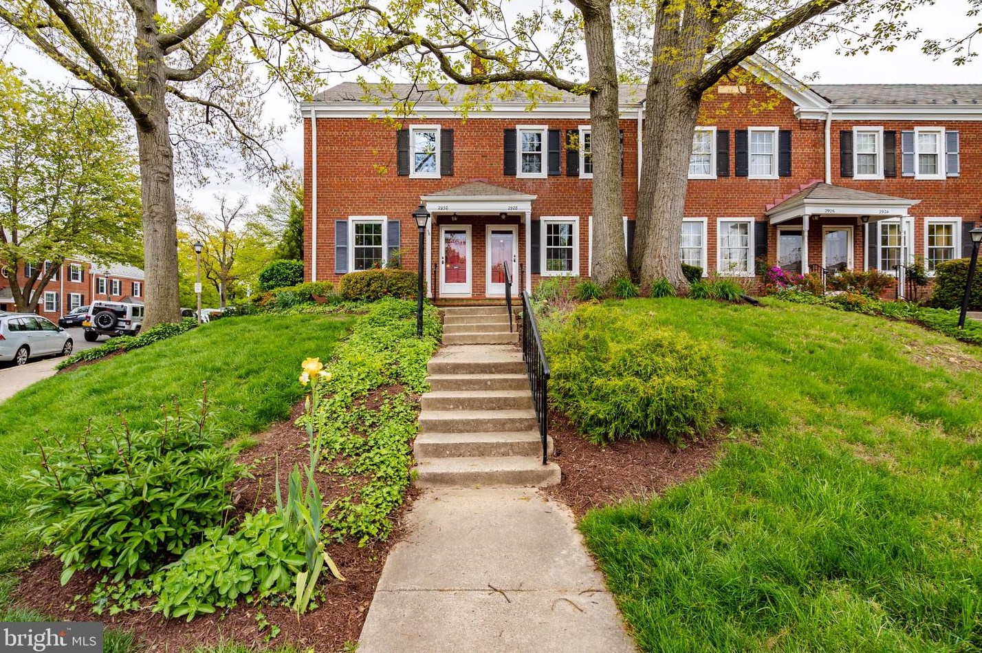 2928 S Dinwiddie St, Arlington, VA 22206