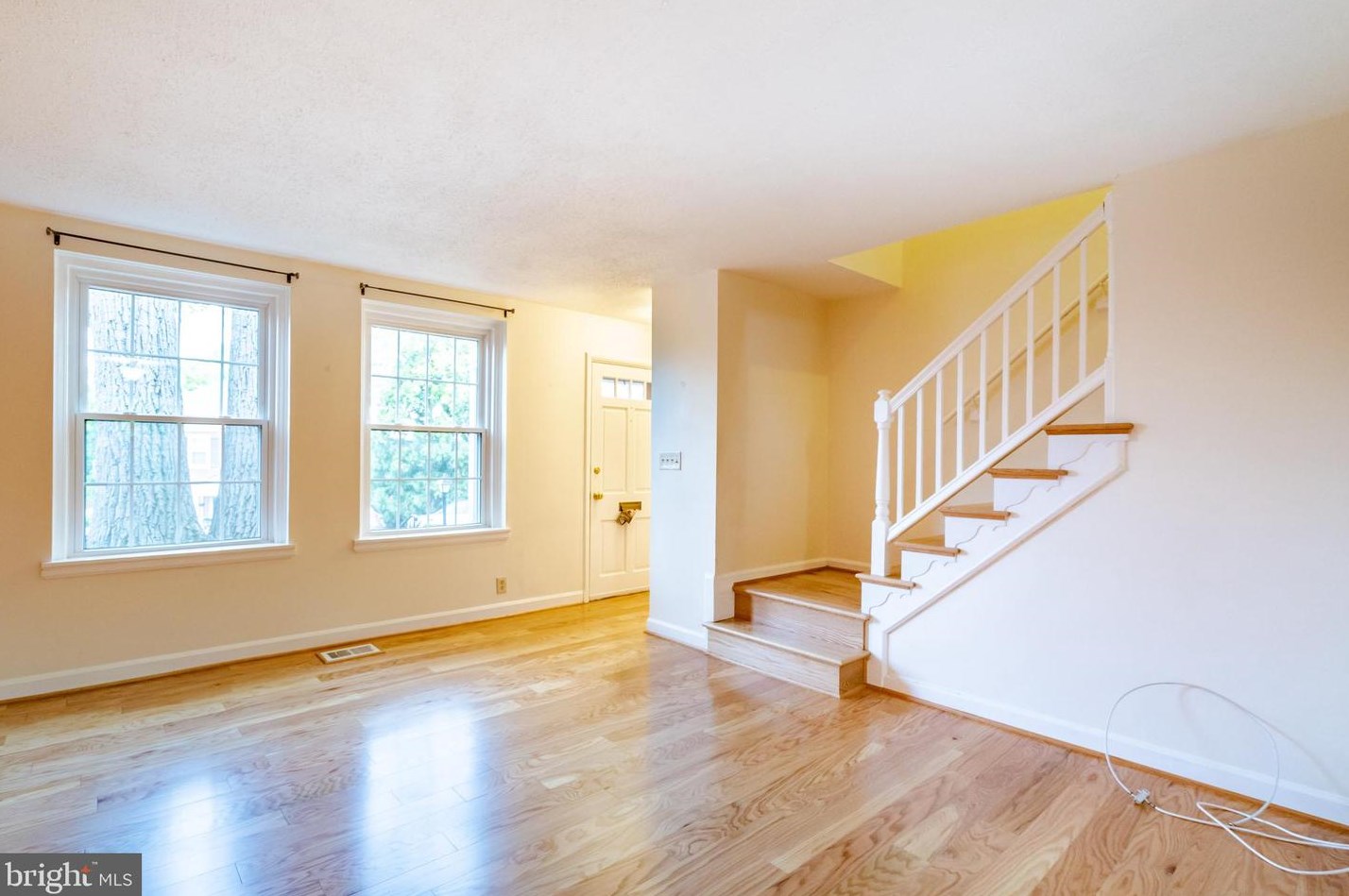 2928 Dinwiddie St, Arlington VA  22206-1406 exterior