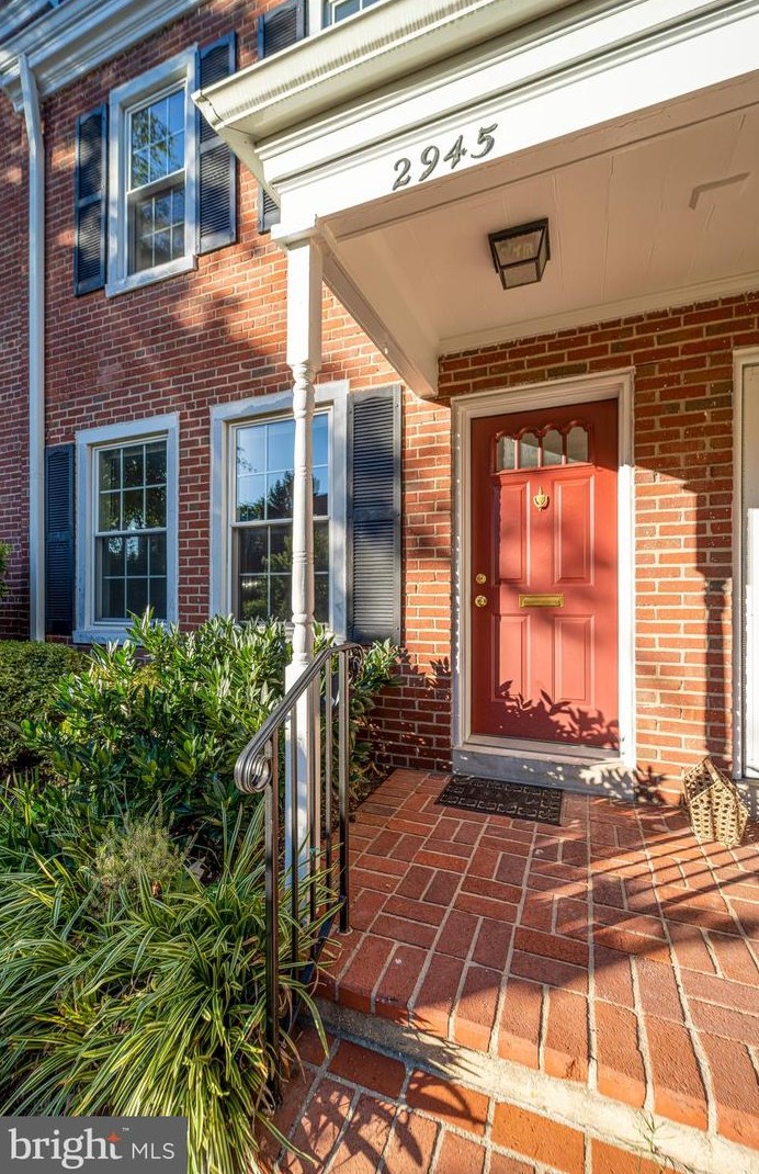 2945 S Dinwiddie St, Arlington, VA 22206