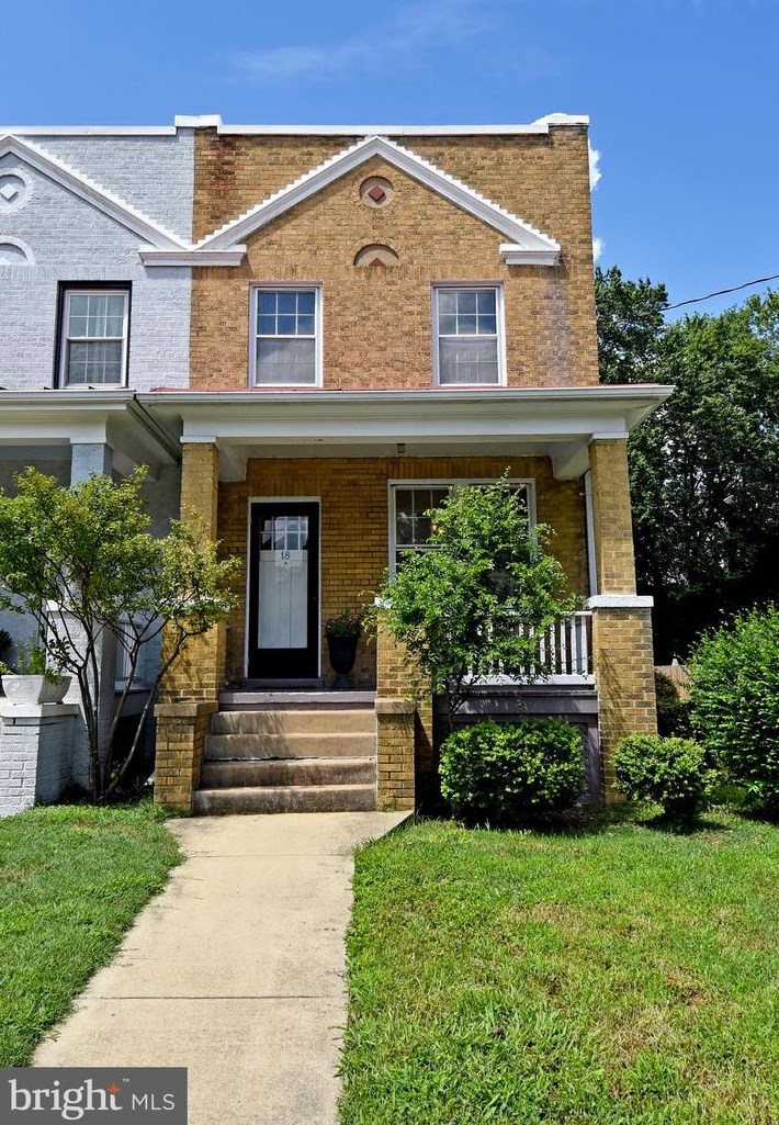 18 Sunset Dr, Alexandria, VA 22301