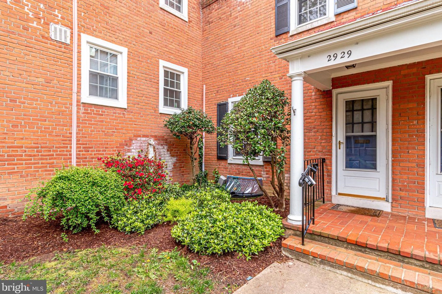 2929 Dinwiddie St, Arlington, VA 22206-1405