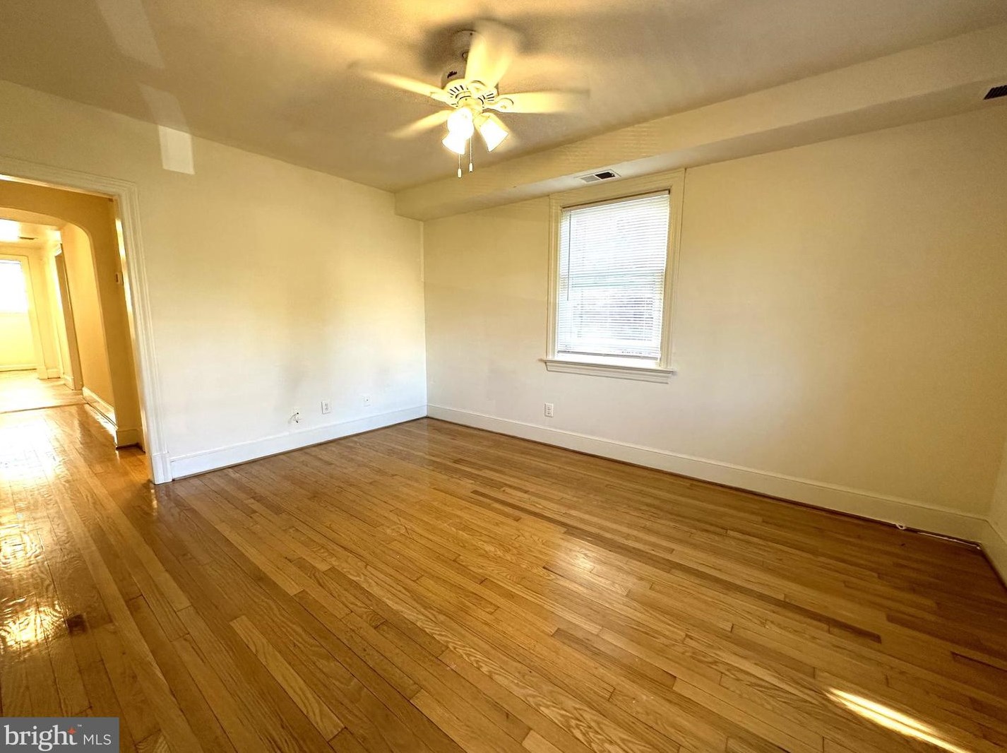6 Sunset Dr, Alexandria, VA 22301