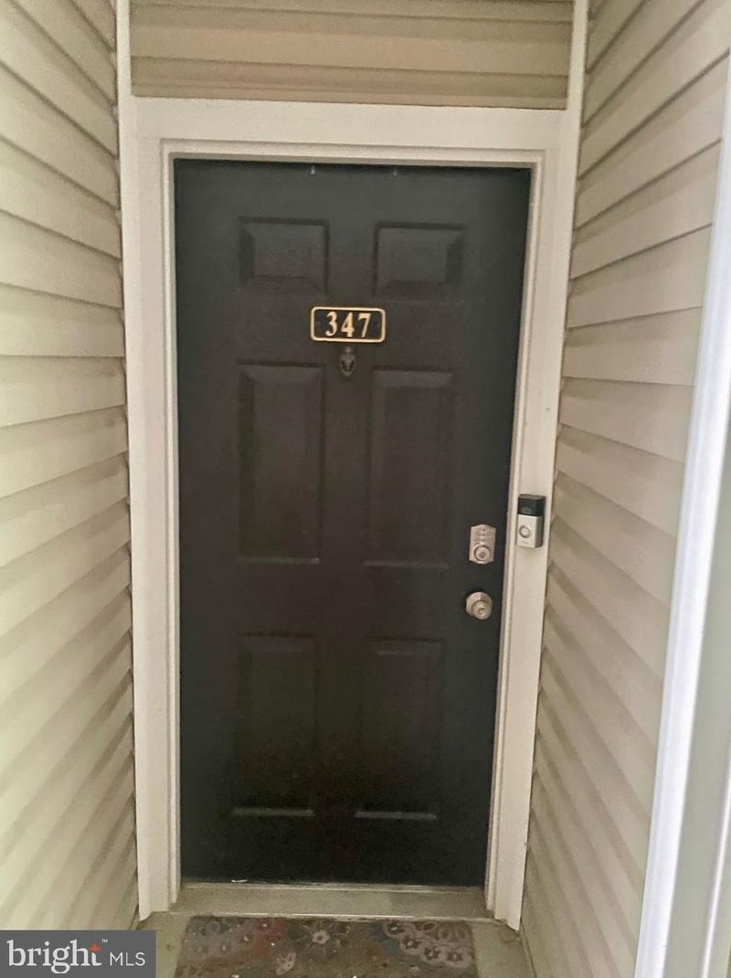 3303 Wyndham Cir #347, Alexandria, VA 22302