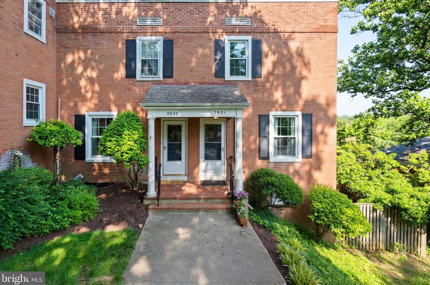 2931 Dinwiddie St, Arlington, VA 22206-1405