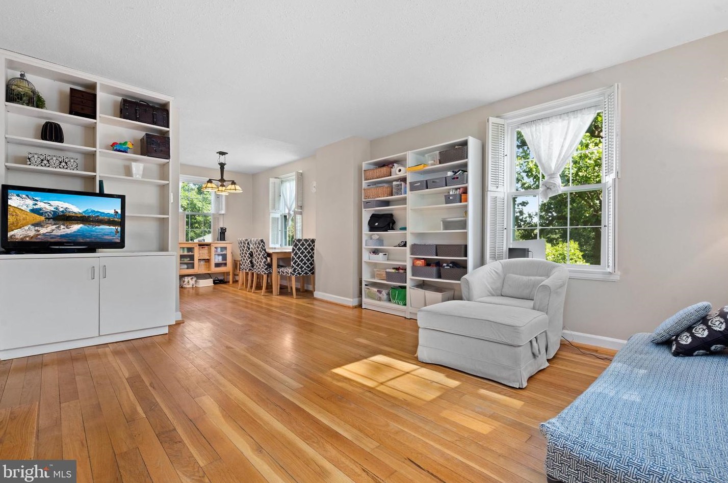 2931 Dinwiddie St, Arlington VA 22206-1405 exterior