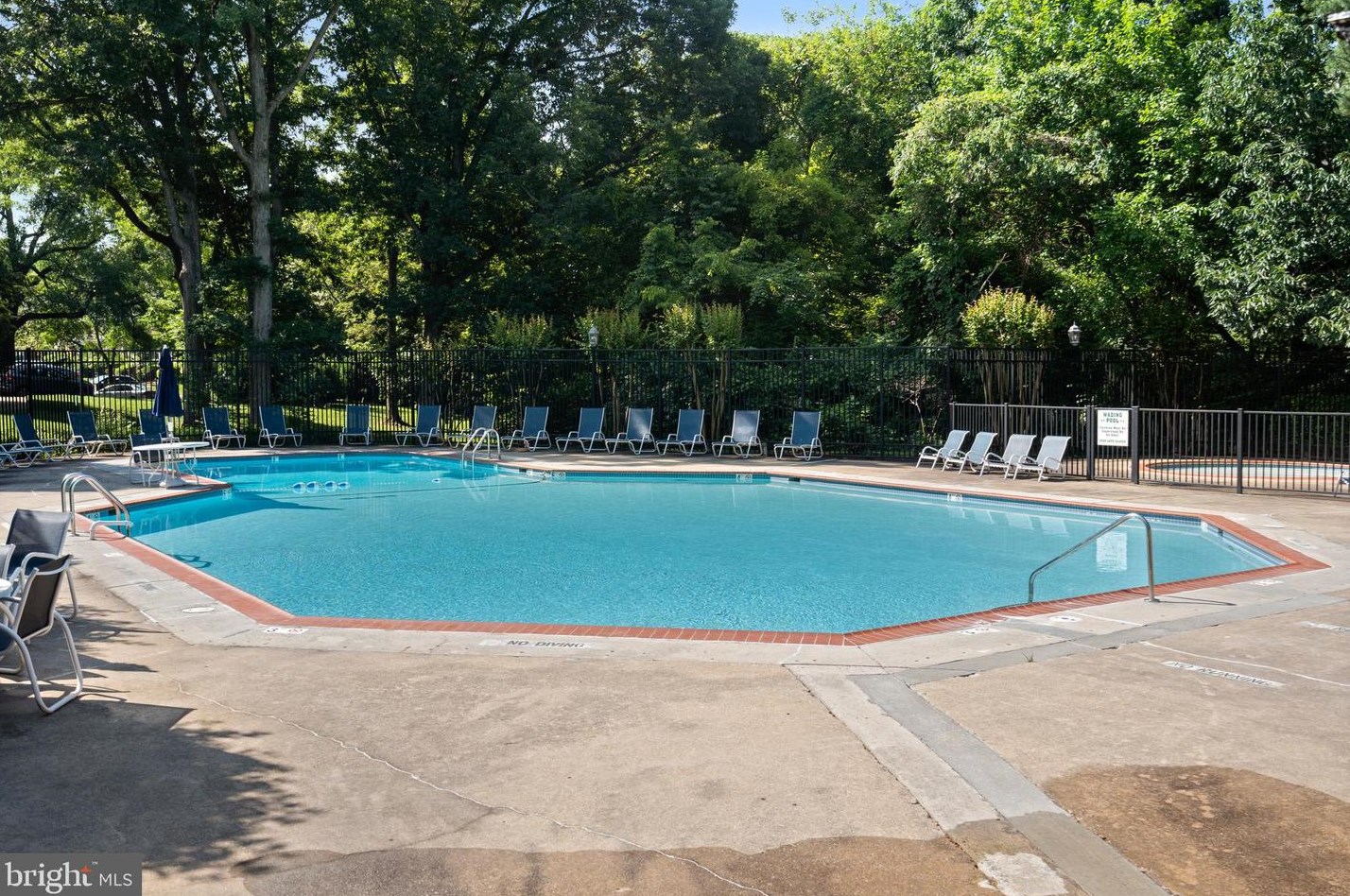 2931 Dinwiddie St, Arlington VA 22206-1405 exterior