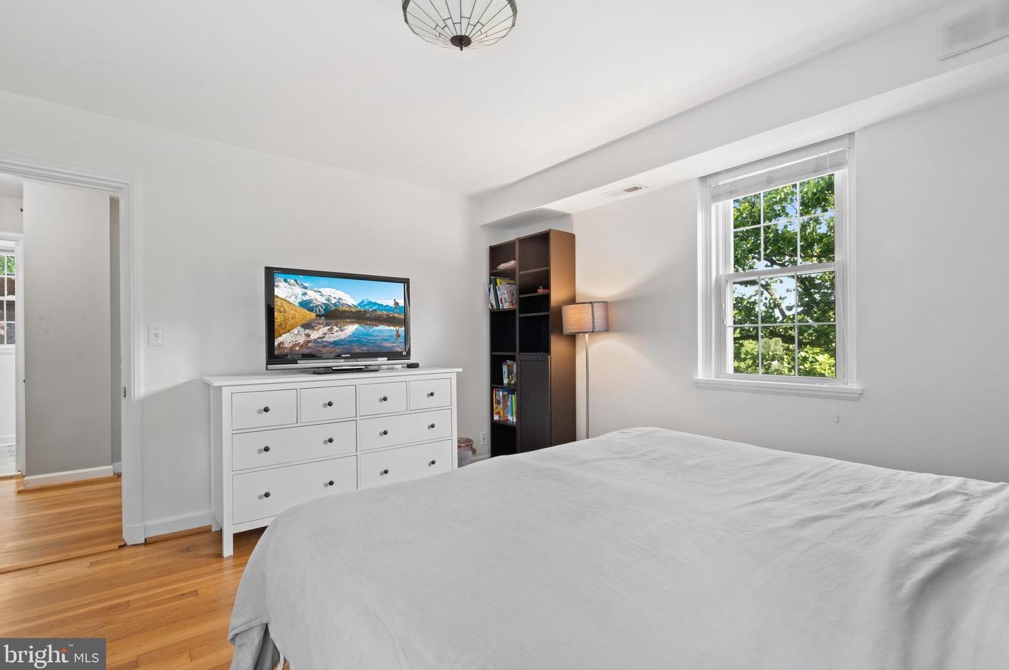 2931 Dinwiddie St, Arlington VA 22206-1405 exterior