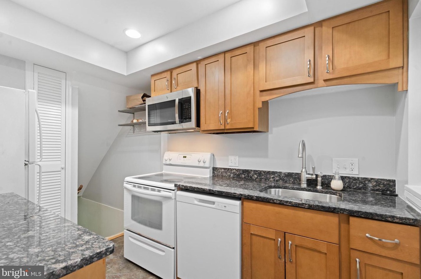 2931 Dinwiddie St, Arlington VA 22206-1405 exterior