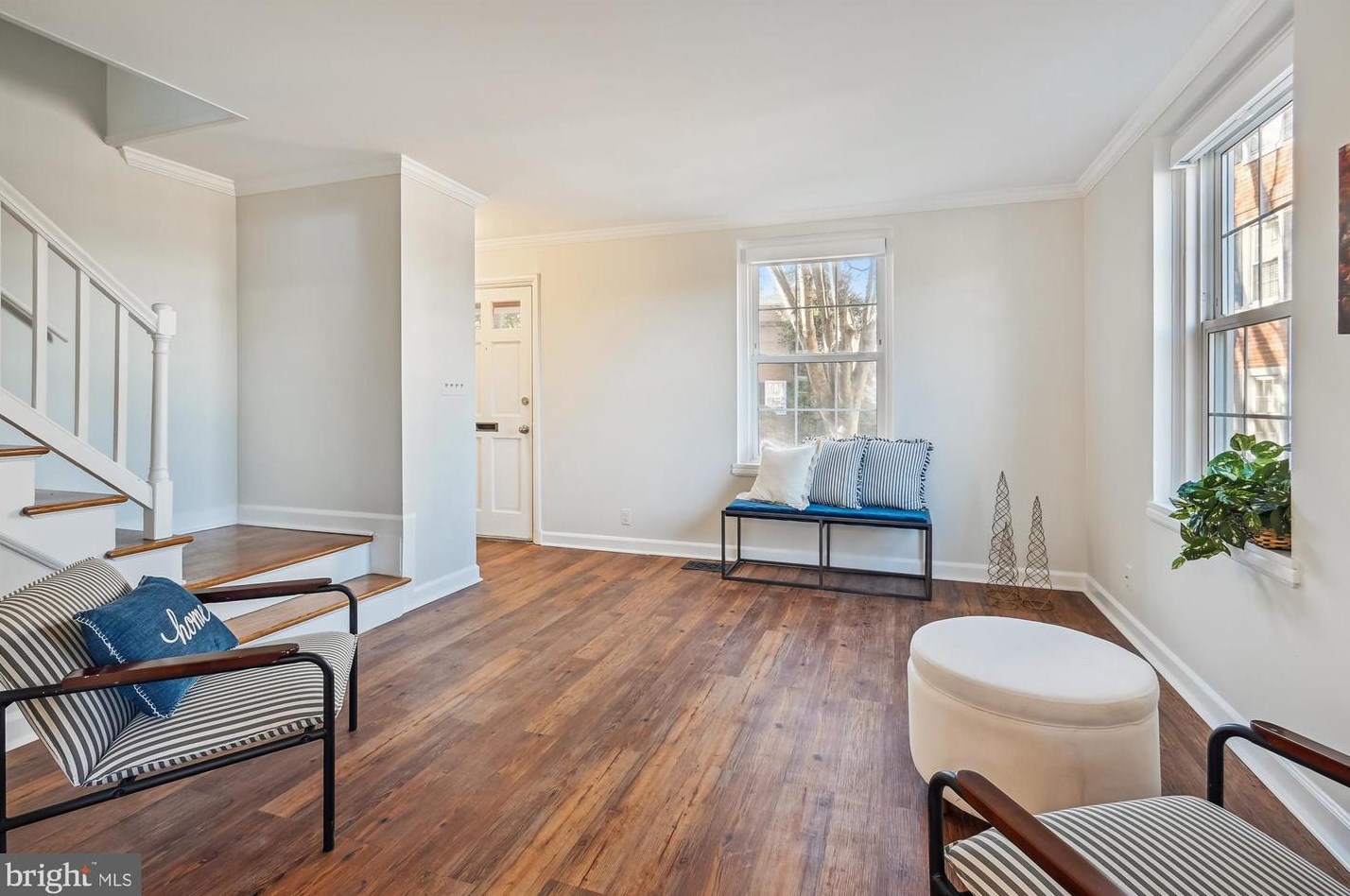 2913 Dinwiddie St, Arlington, VA 22206-1405