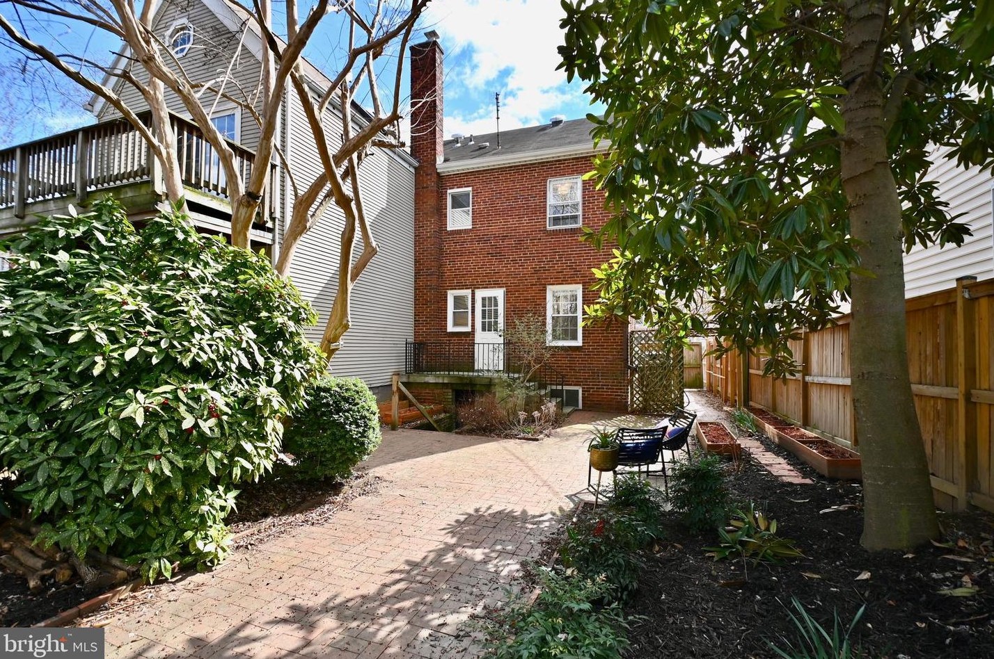 408 Custis Ave, Alexandria VA 22301-1421 exterior