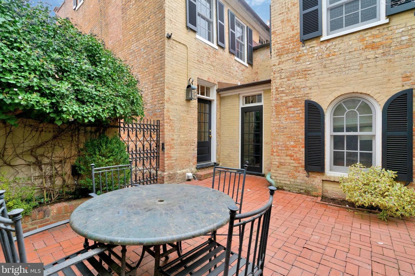 207 Fairfax St, Alexandria VA 22314-3304 exterior