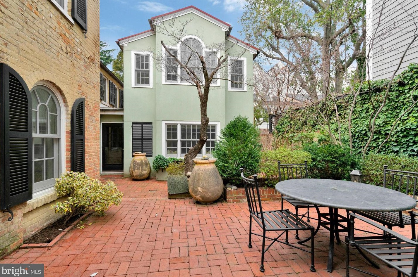 207 Fairfax St, Alexandria VA 22314-3304 exterior