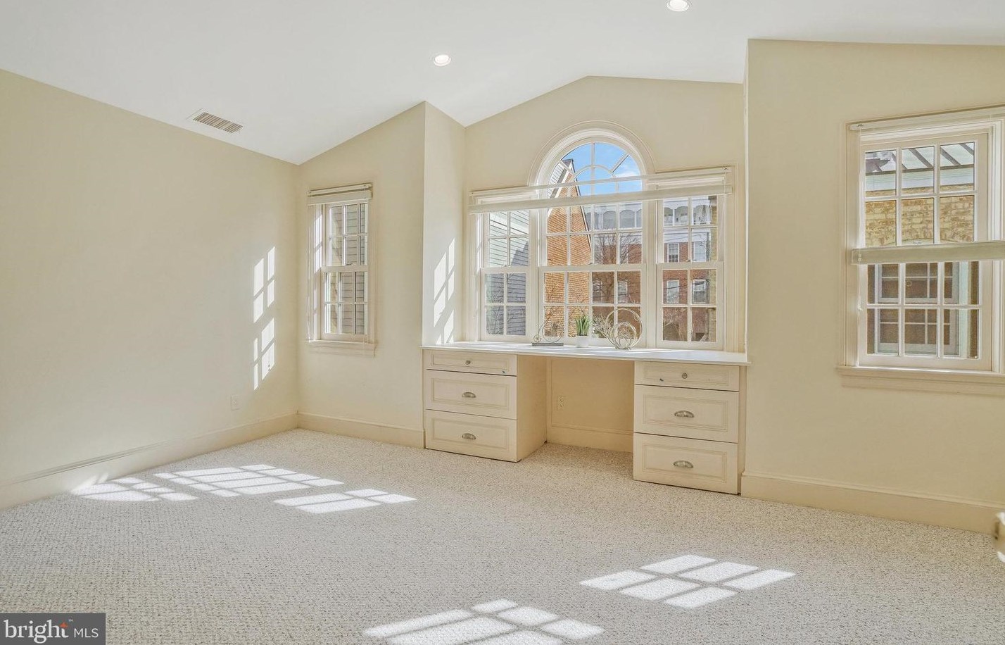 207 Fairfax St, Alexandria VA 22314-3304 exterior