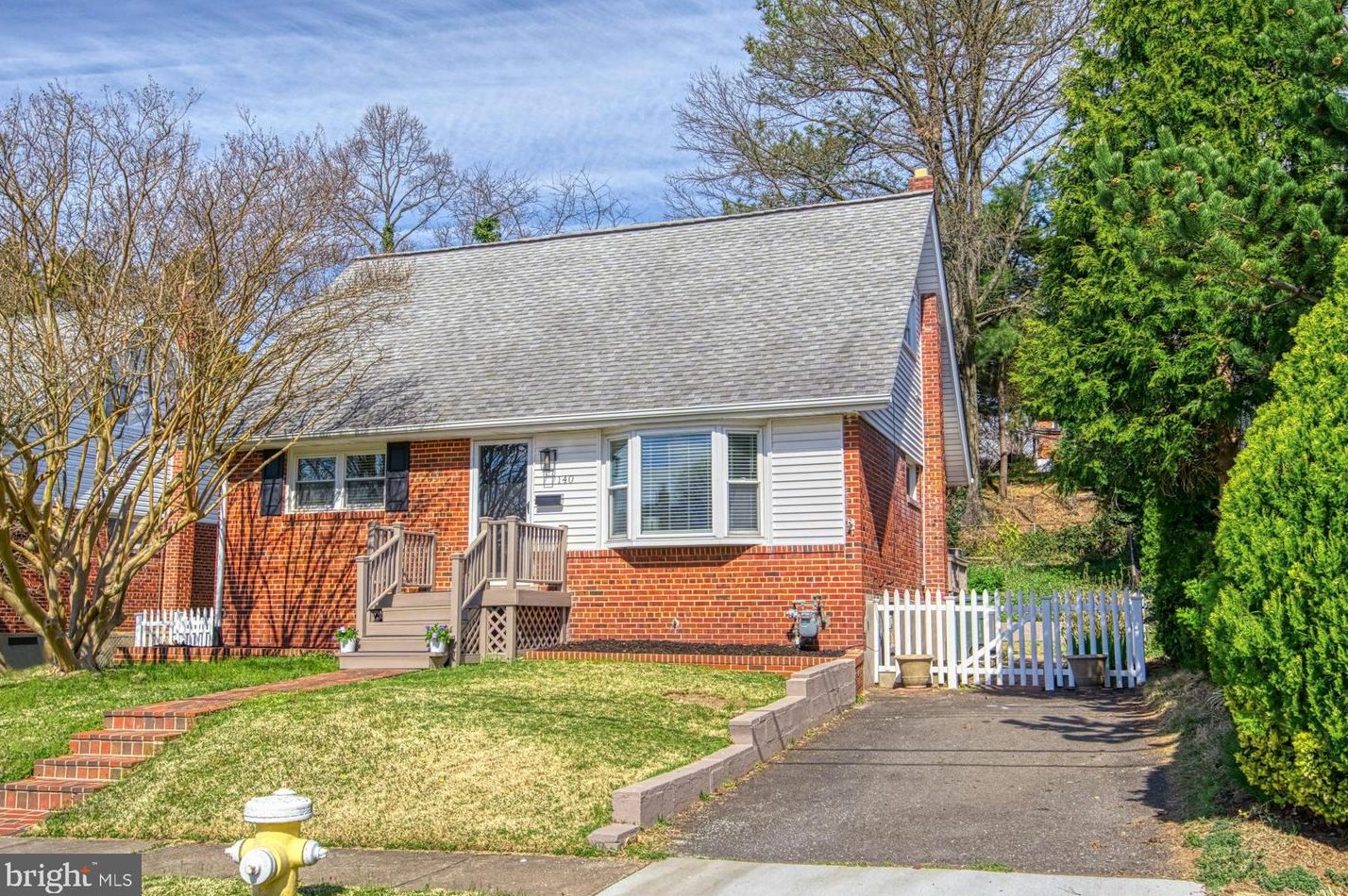 140 Gladden St, Alexandria, VA 22304-2402