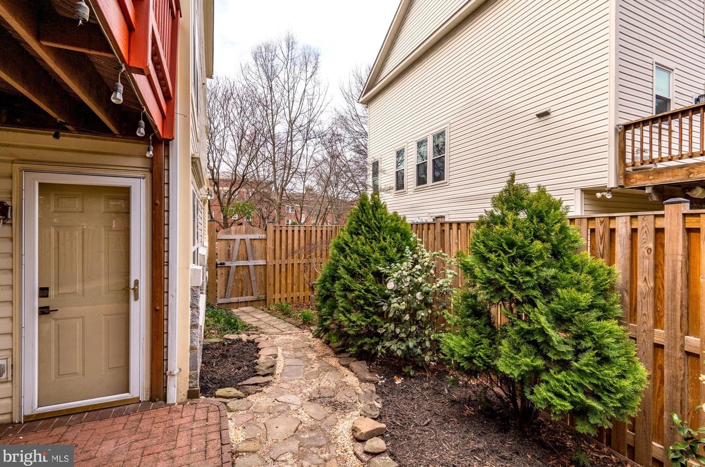 3909 Elbert Ave, Alexandria VA 22305-2064 exterior