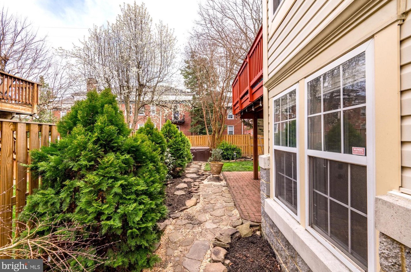 3909 Elbert Ave, Alexandria VA 22305-2064 exterior