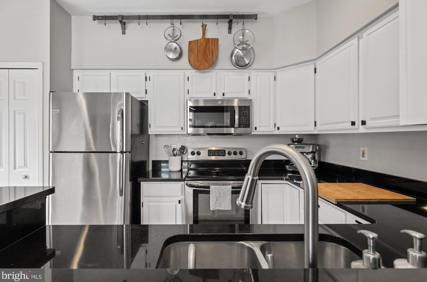 3909 Elbert Ave, Alexandria VA 22305-2064 exterior