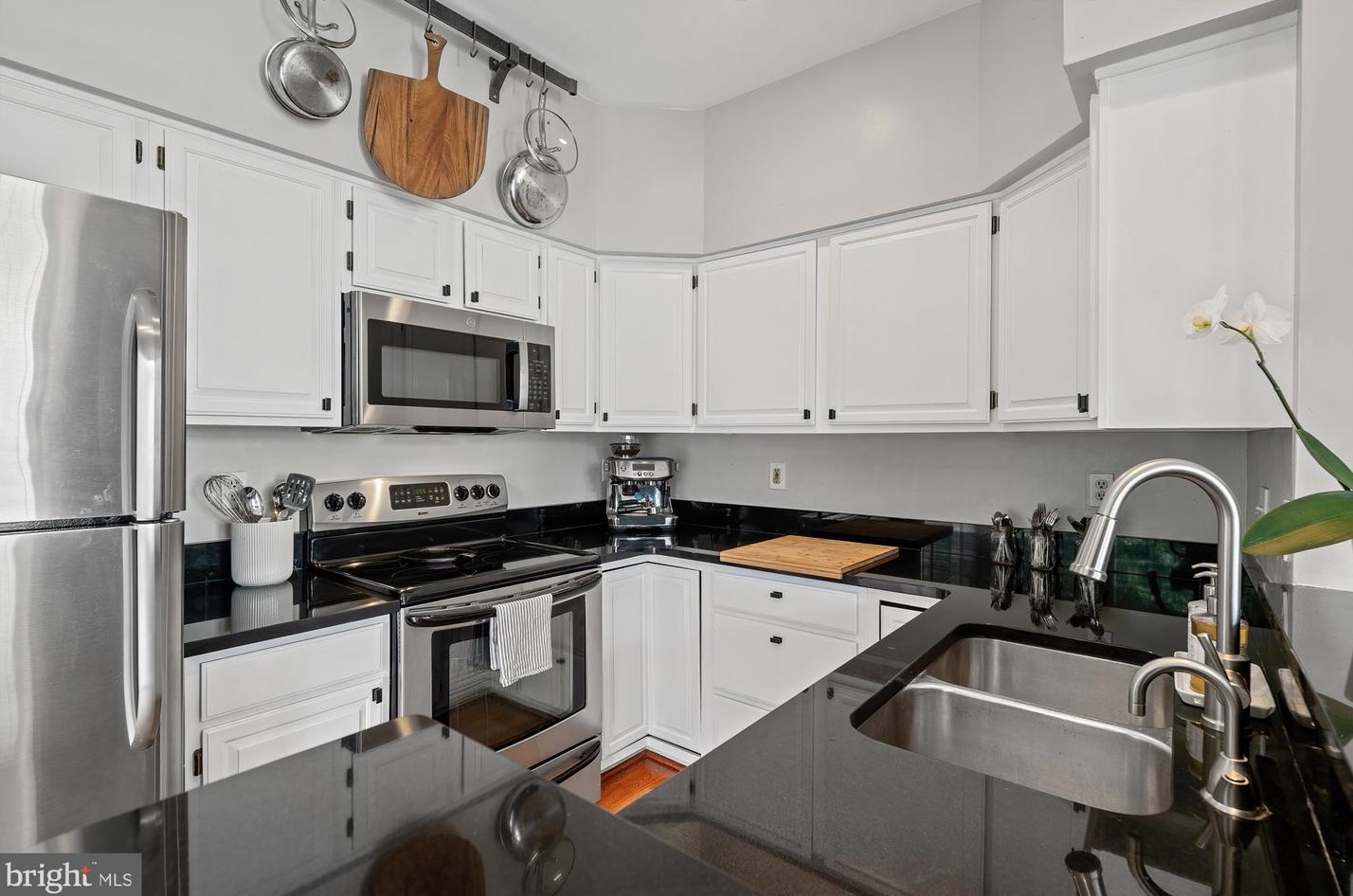 3909 Elbert Ave, Alexandria VA 22305-2064 exterior