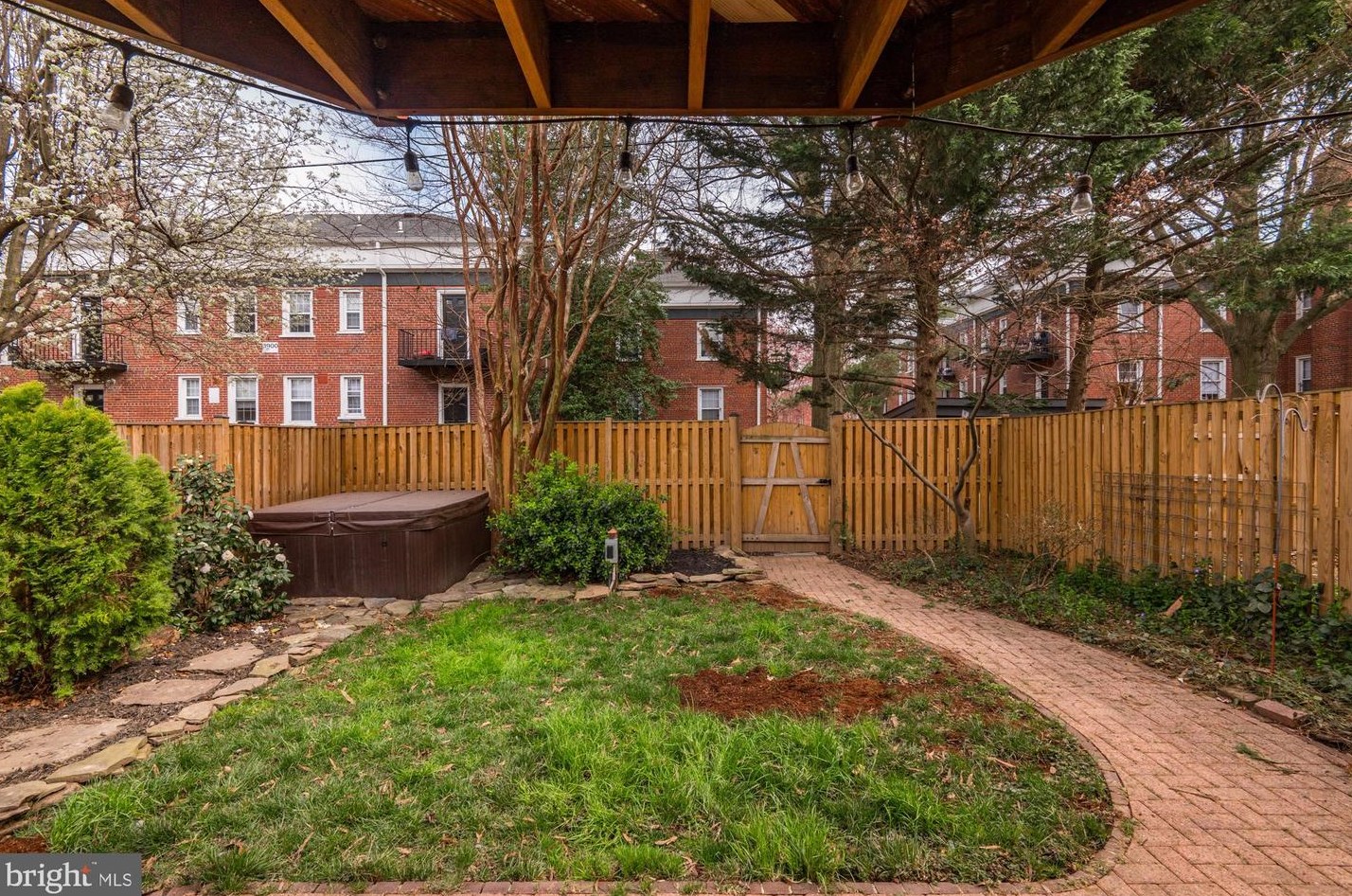 3909 Elbert Ave, Alexandria VA 22305-2064 exterior