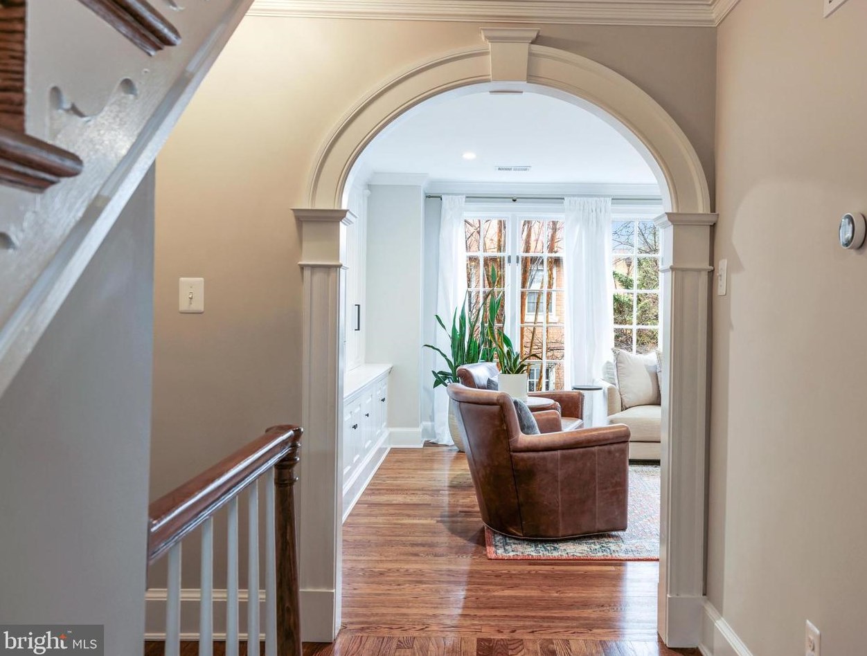 622 Lee St, Alexandria VA  22314-3820 exterior