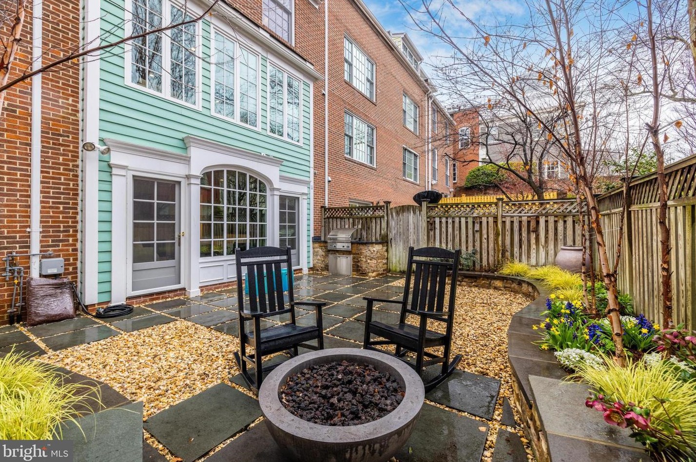 622 Lee St, Alexandria VA  22314-3820 exterior