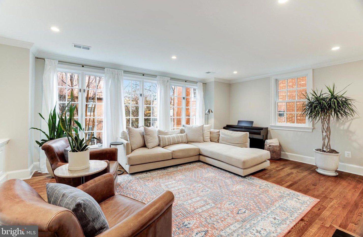 622 Lee St, Alexandria VA  22314-3820 exterior