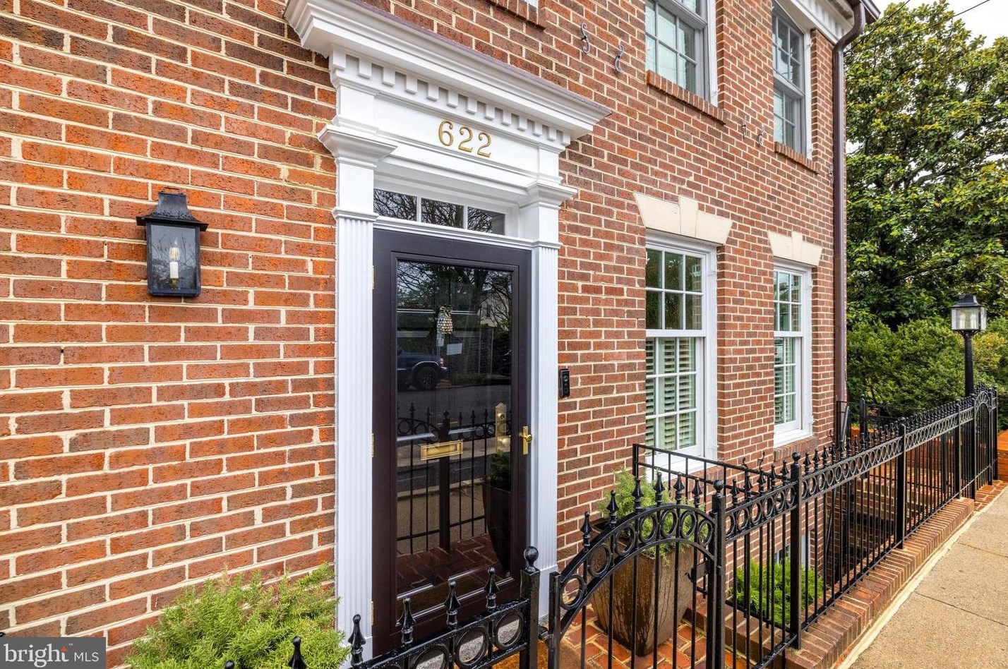 622 Lee St, Alexandria VA  22314-3820 exterior