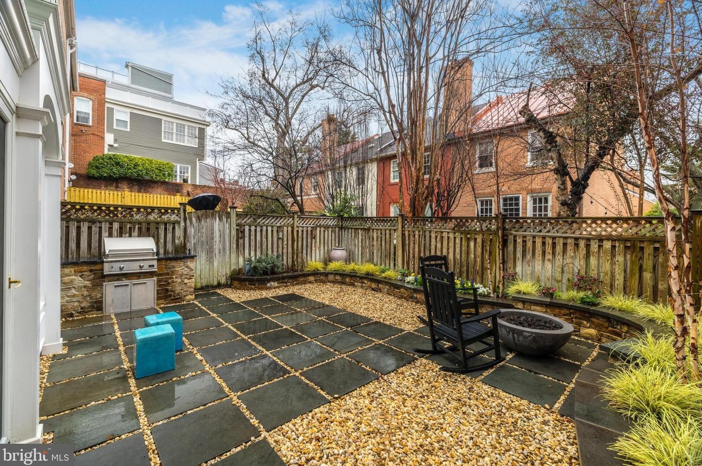 622 Lee St, Alexandria VA  22314-3820 exterior