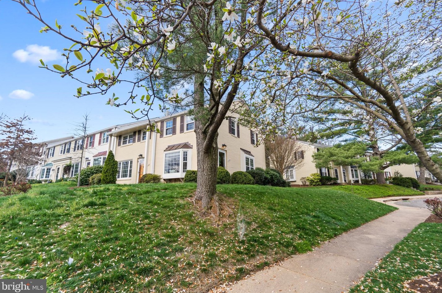 2218 Dearing St, Alexandria VA  22302-1801 exterior