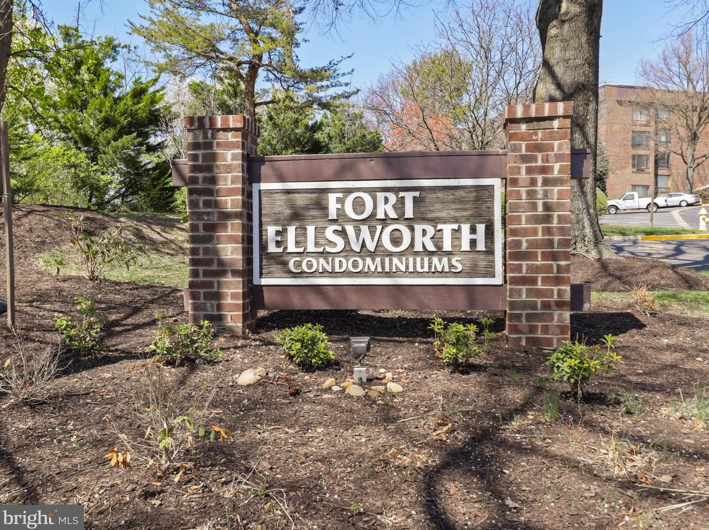 108 Roberts Ln, Alexandria, VA 22314-5347