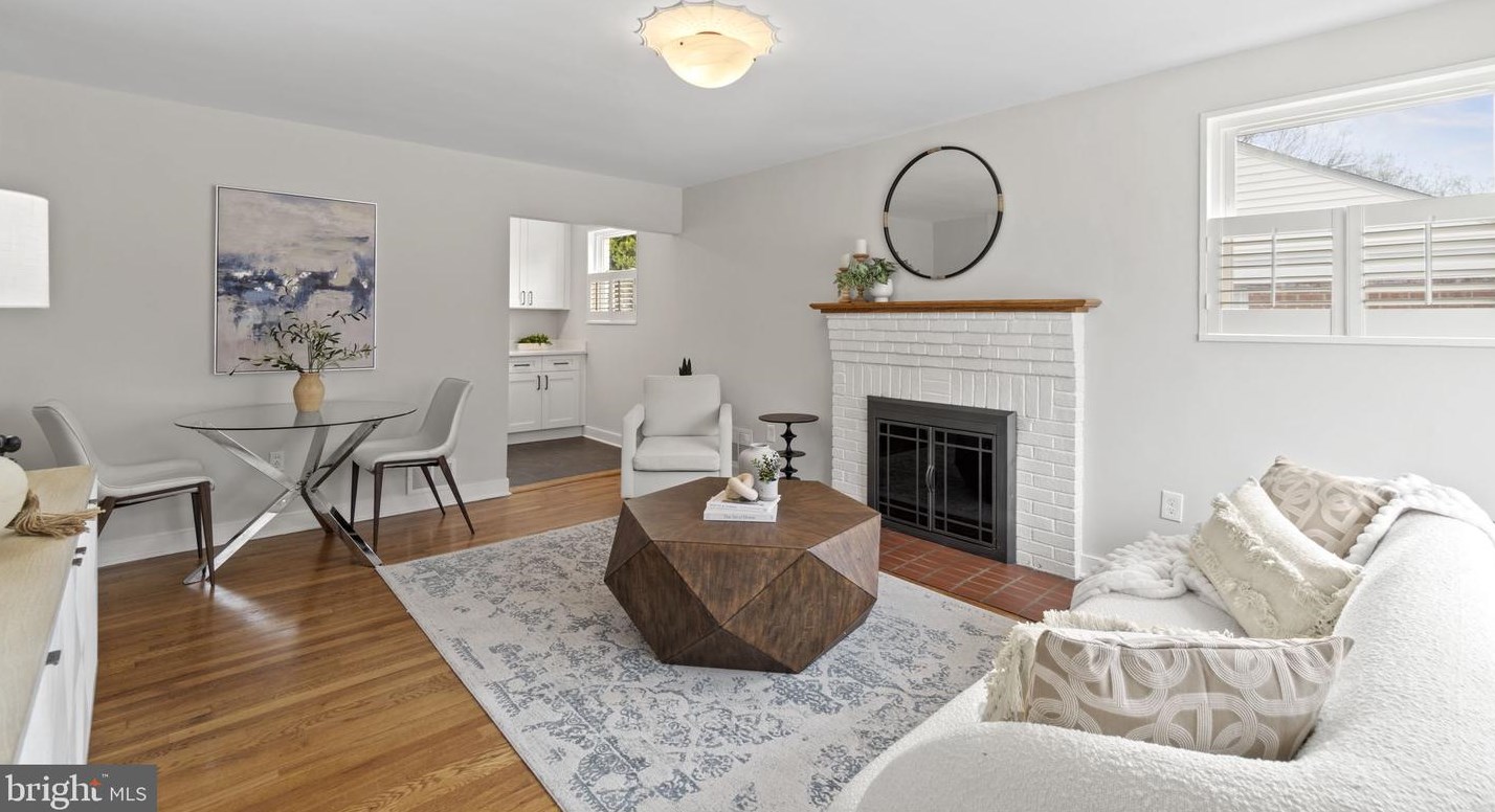 3133 King St, Alexandria, VA 22302-3105