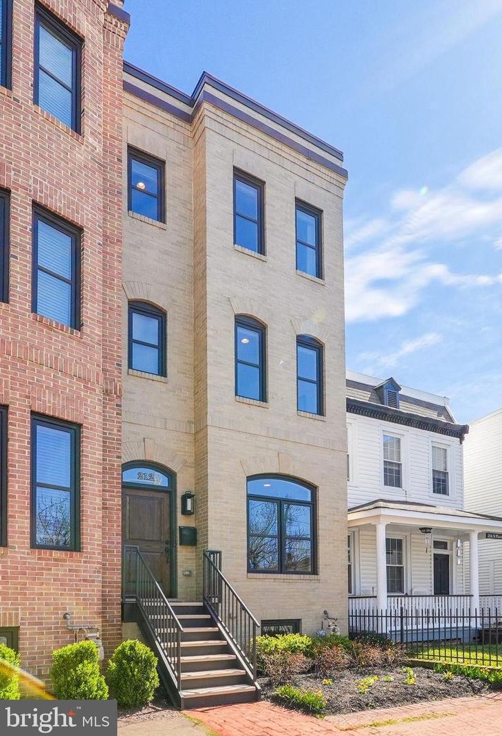 212 Patrick St, Alexandria, VA 22314-2455