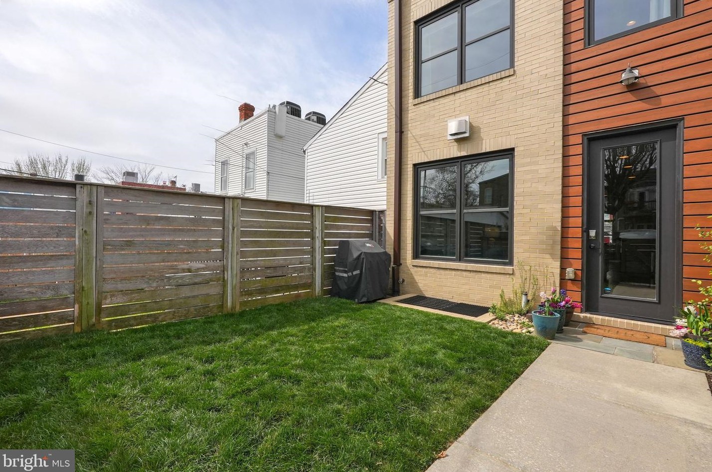 212 Patrick St, Alexandria VA 22314-2442 exterior