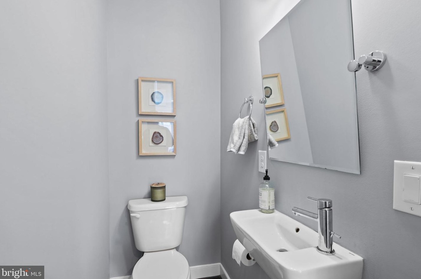 212 Patrick St, Alexandria VA 22314-2442 exterior