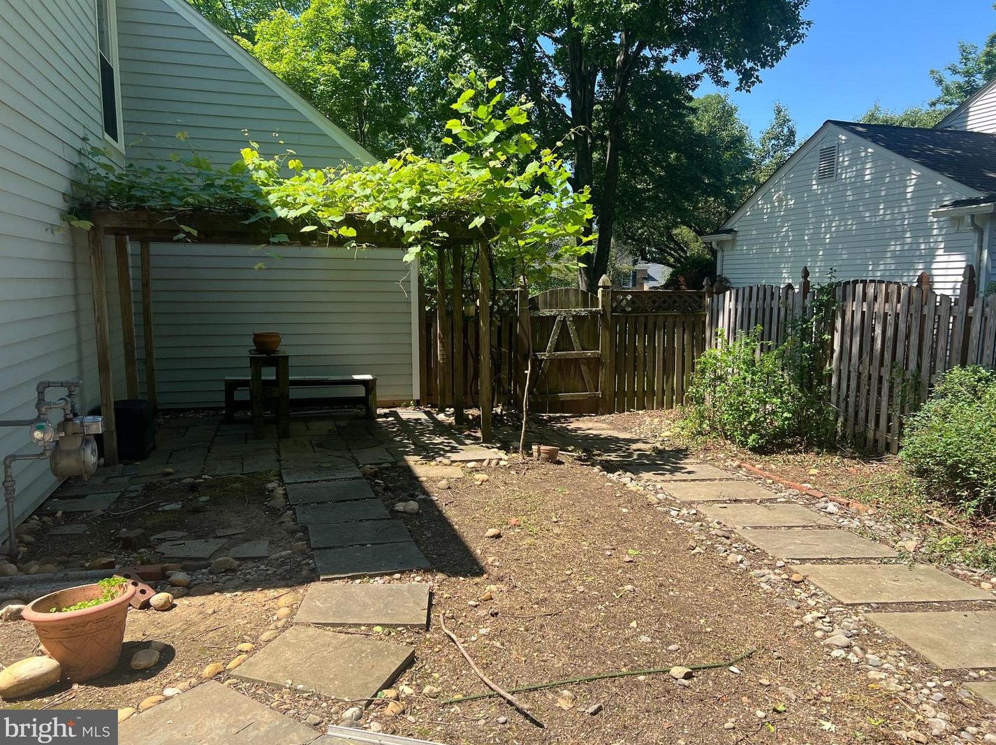 3959 Ft Worth Ave, Alexandria VA 22304-1711 exterior