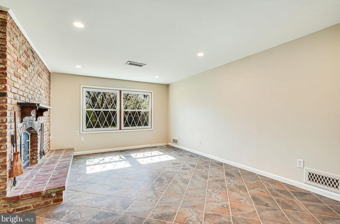 3959 Ft Worth Ave, Alexandria VA 22304-1711 exterior