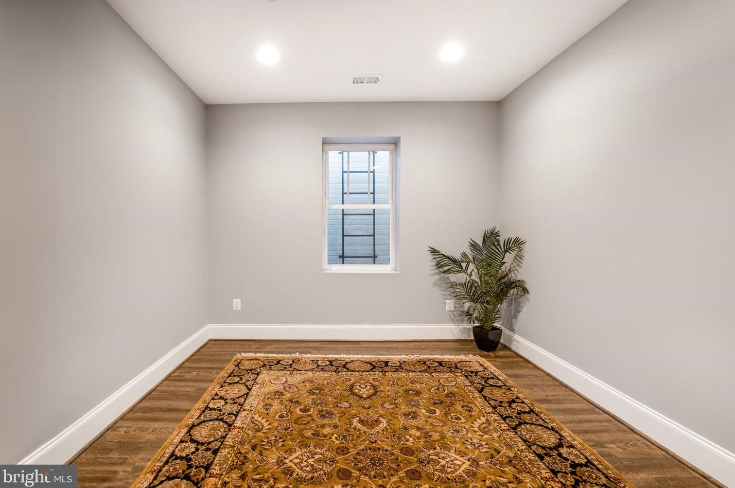 4 Alexandria Ave, Alexandria VA 22302-4204 exterior