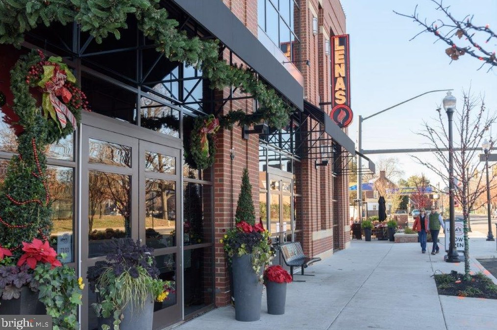 4 Alexandria Ave, Alexandria VA 22302-4204 exterior