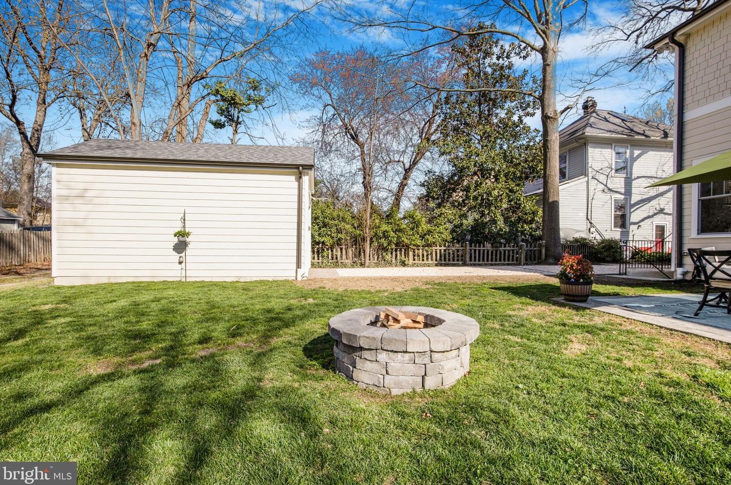 4 Alexandria Ave, Alexandria VA 22302-4204 exterior