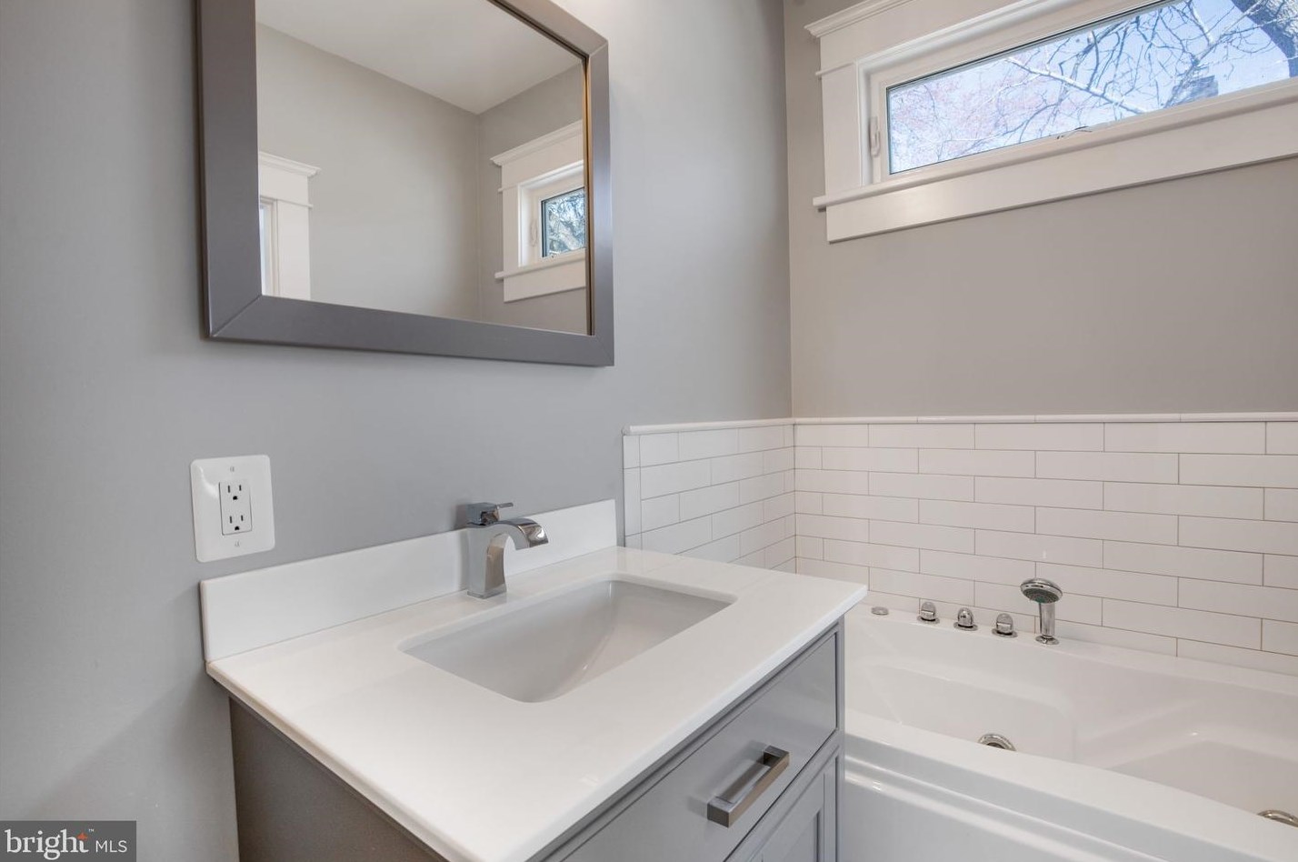 4 Alexandria Ave, Alexandria VA 22302-4204 exterior