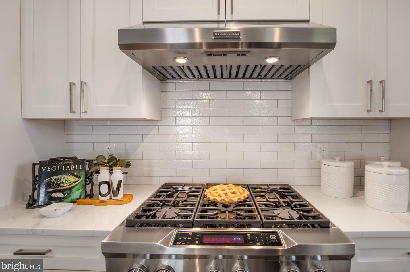 4 Alexandria Ave, Alexandria VA 22302-4204 exterior