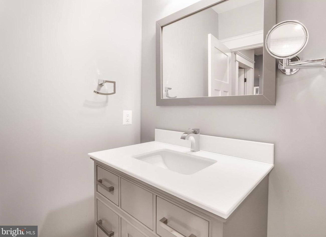 4 Alexandria Ave, Alexandria VA 22302-4204 exterior