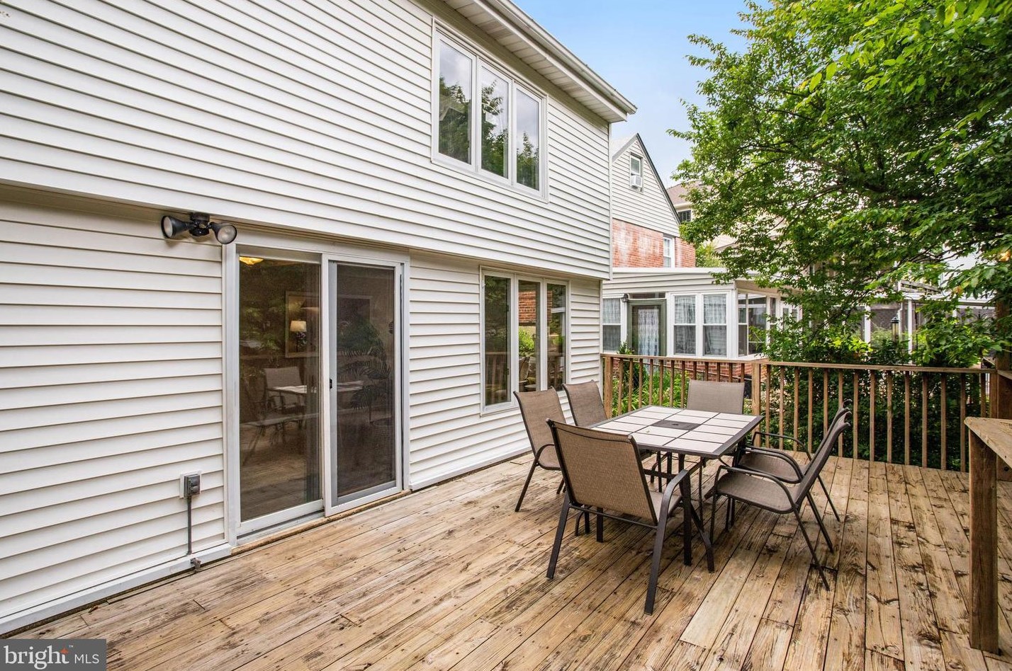 1321 Bayliss Dr, Alexandria VA 22302-3510 exterior