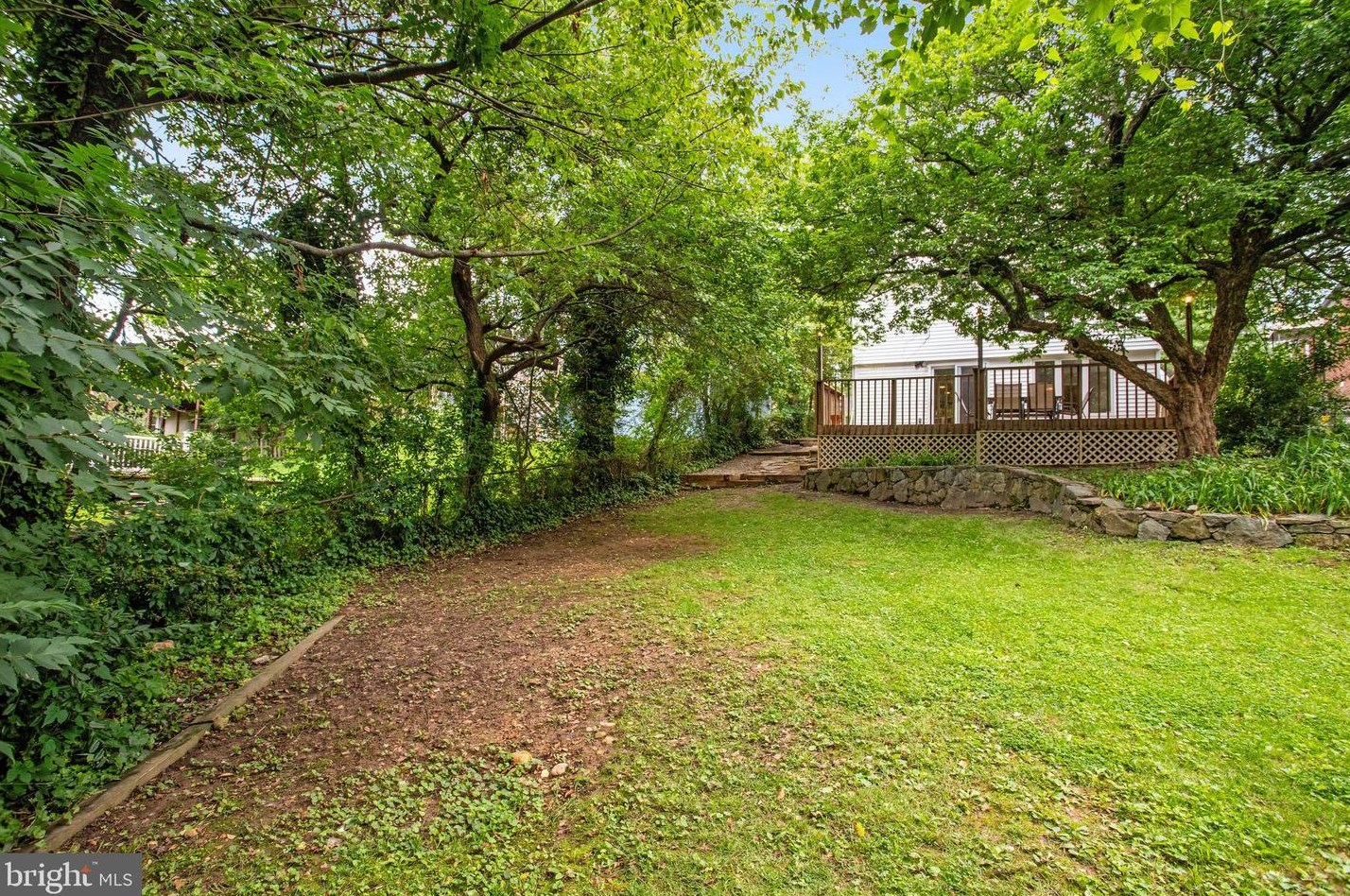 1321 Bayliss Dr, Alexandria VA 22302-3510 exterior