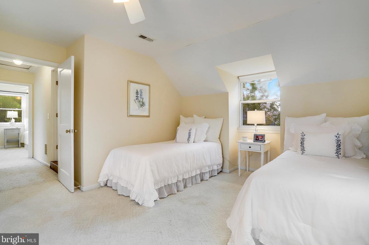 1321 Bayliss Dr, Alexandria VA 22302-3510 exterior